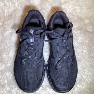 On Cloud black Cloudstratus sneakers size 6.5